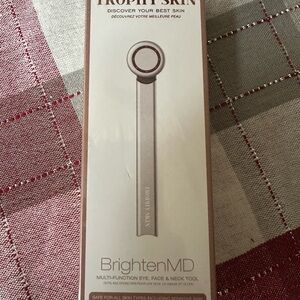 Trophy Skin BrightenMD Skincare Tool - Rose Gold